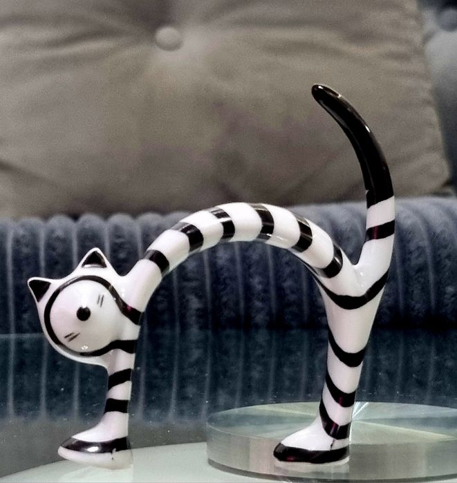 Sygnowana figurka Kotek smiejacy sie K. Czuba Ćmielów 1962 r.