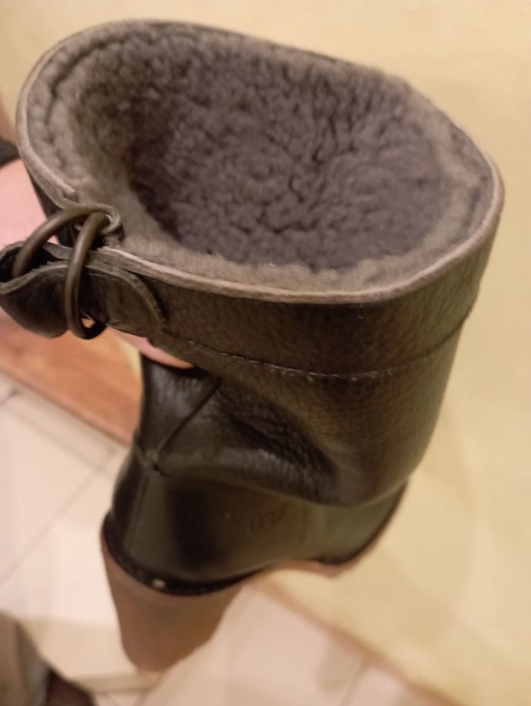 Продам женские сапожки.