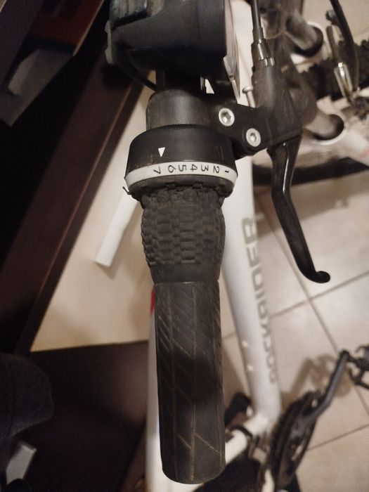 Bicicleta nova com acessórios