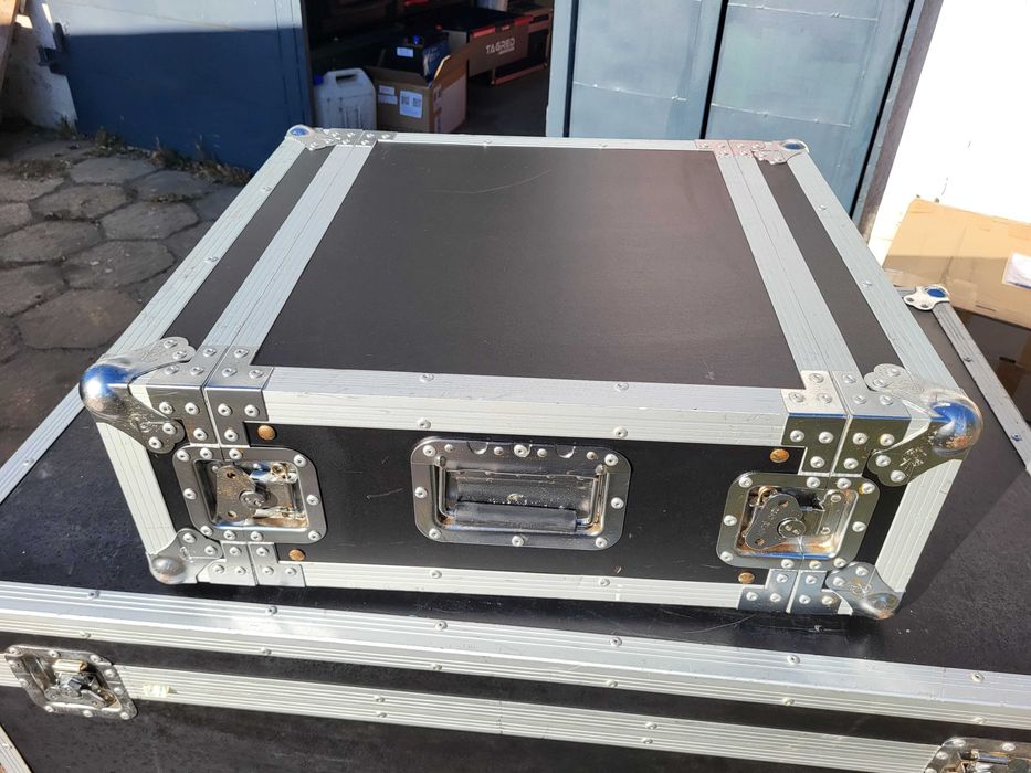 RACK 4U 2x szyna (42cm pomiędzy) case FAKTURA