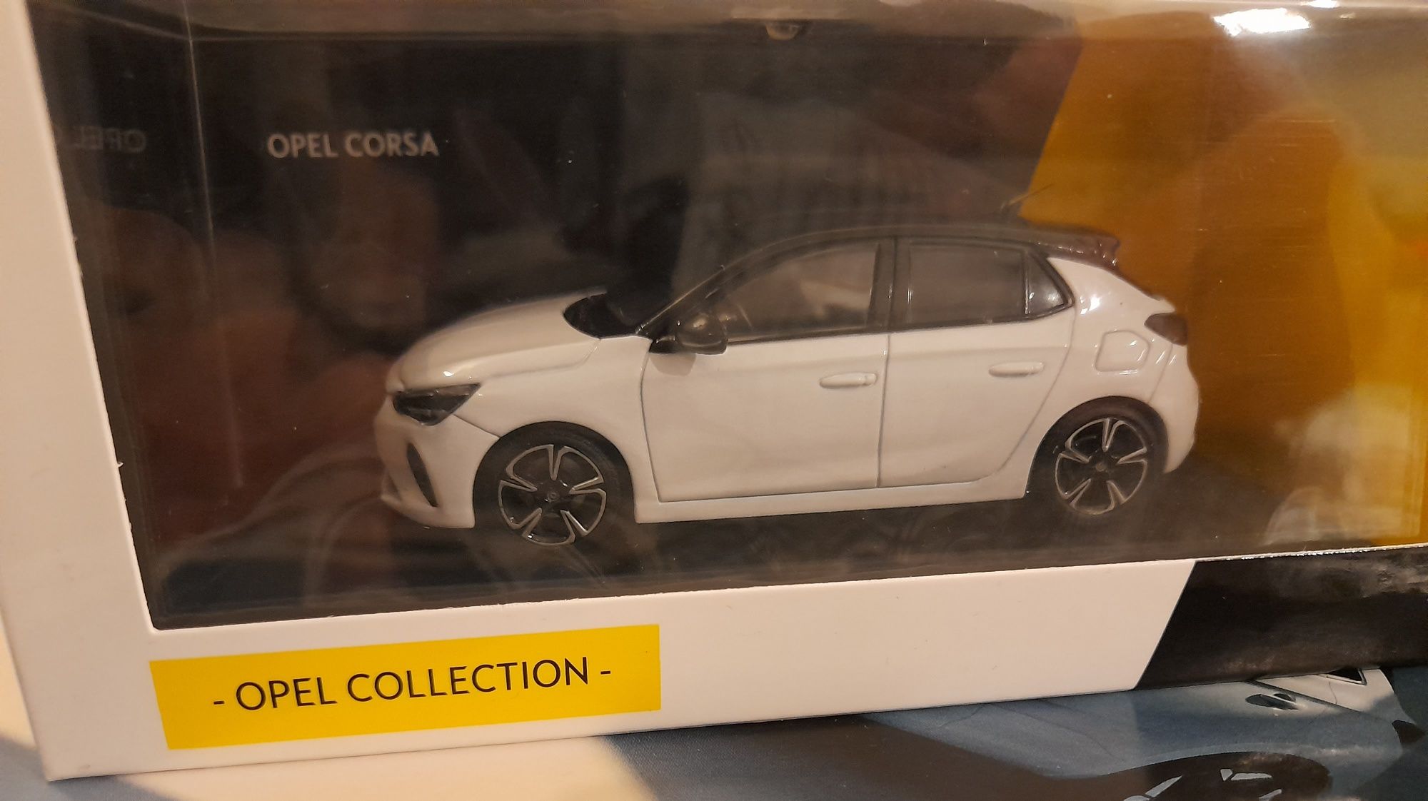 Modelik Opel Corsa f 1:43 Nowy nowa