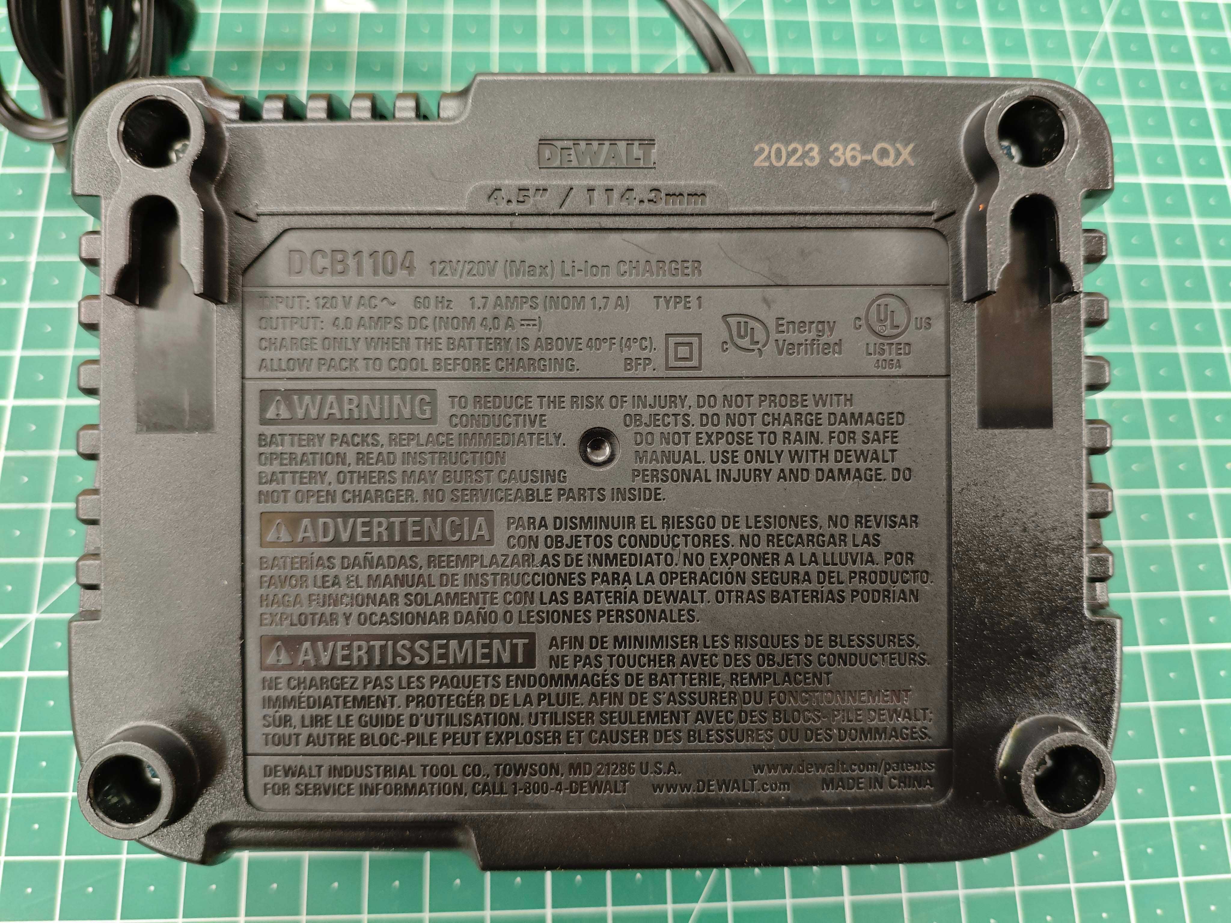 DeWALT DCB1104 12V/20V MAX зарядний пристрій на 120V ОРИГІНАЛ з США