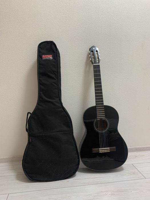 Гітара Yamaha С40 у хорошому стані +чохол, медіатори, два каподастера