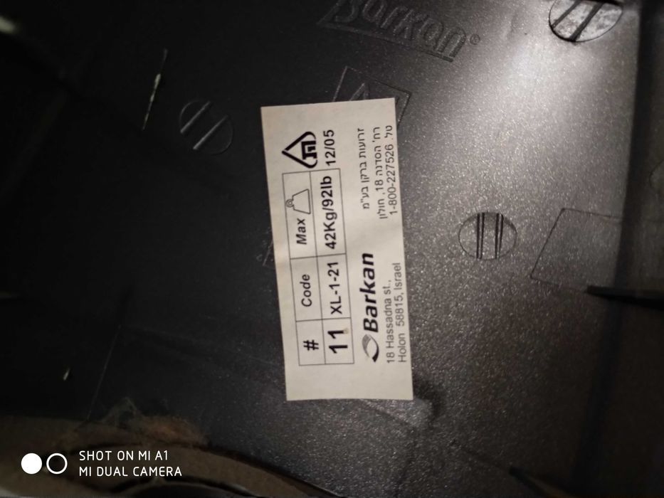 Кріплення на стіну для телевізора.