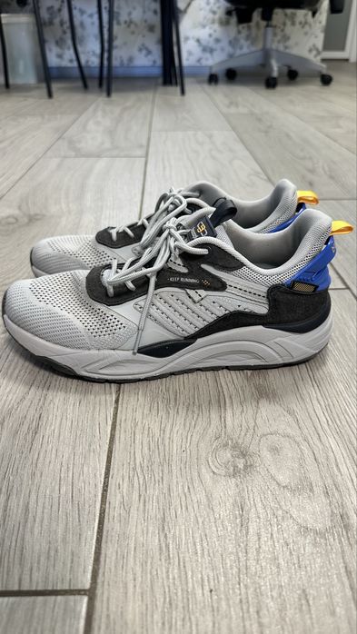 Мужские кроссовки 41р 25.5см