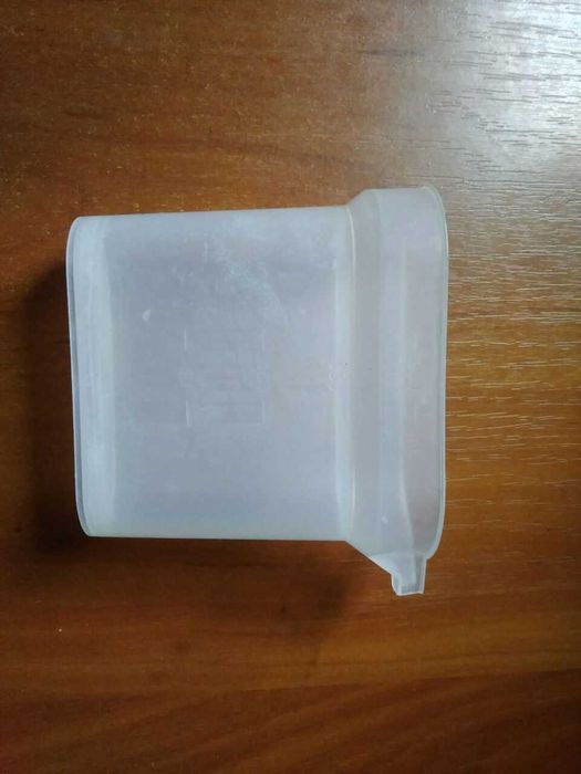 Емкость (чаша) для наливания в утюг воды