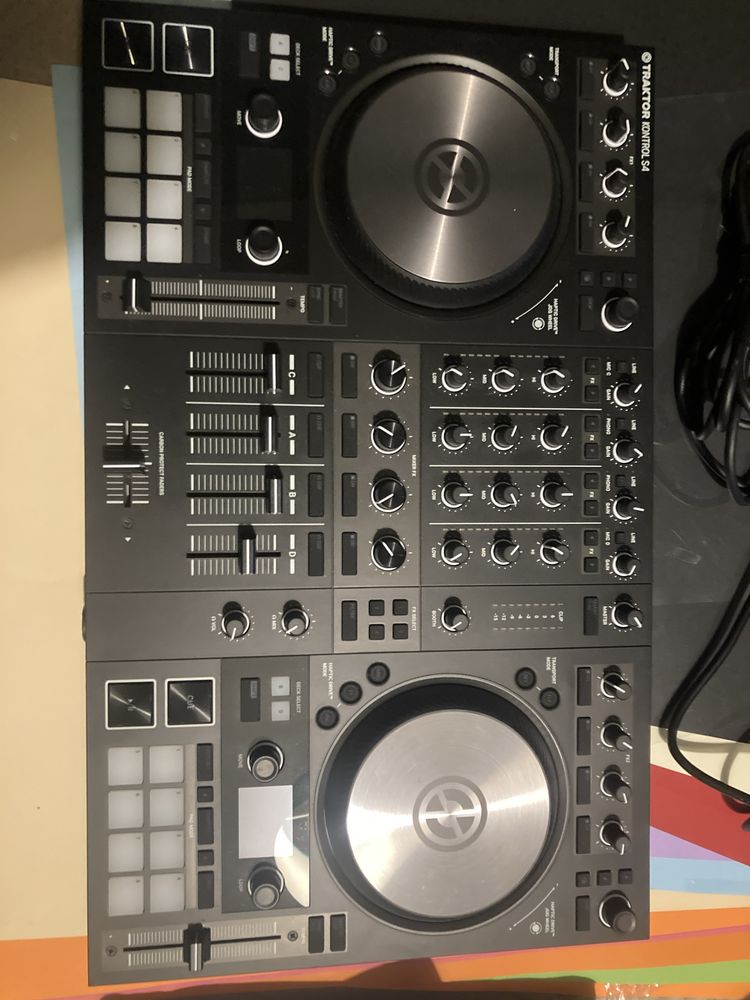 NI Traktor s4 MK3 (Praticamente novo)