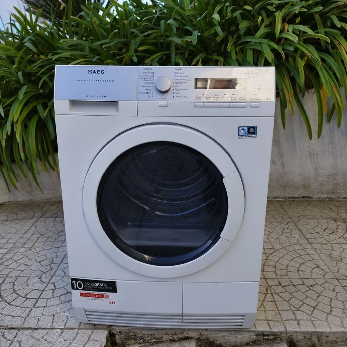 Máquina de secar roupa AEG com bomba de calor.