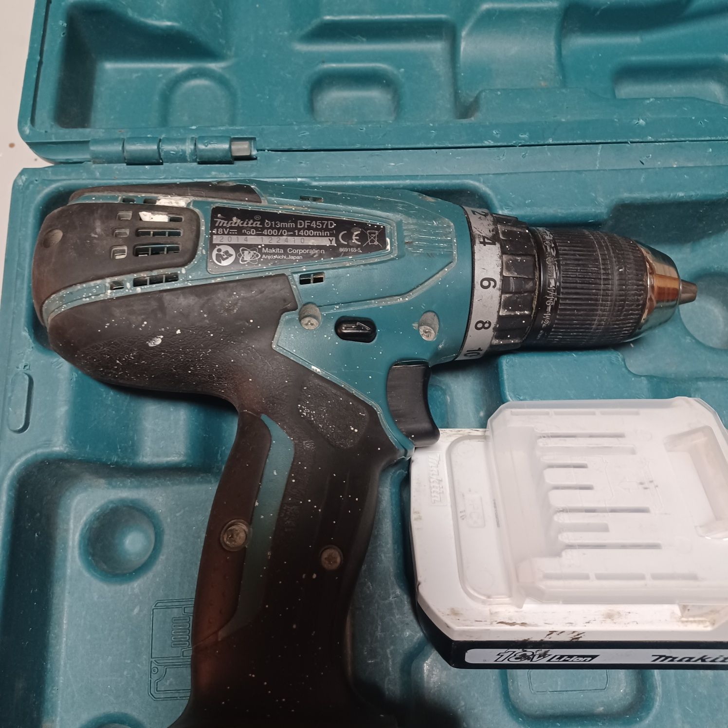 Maquina aparafusadora makita DF457D