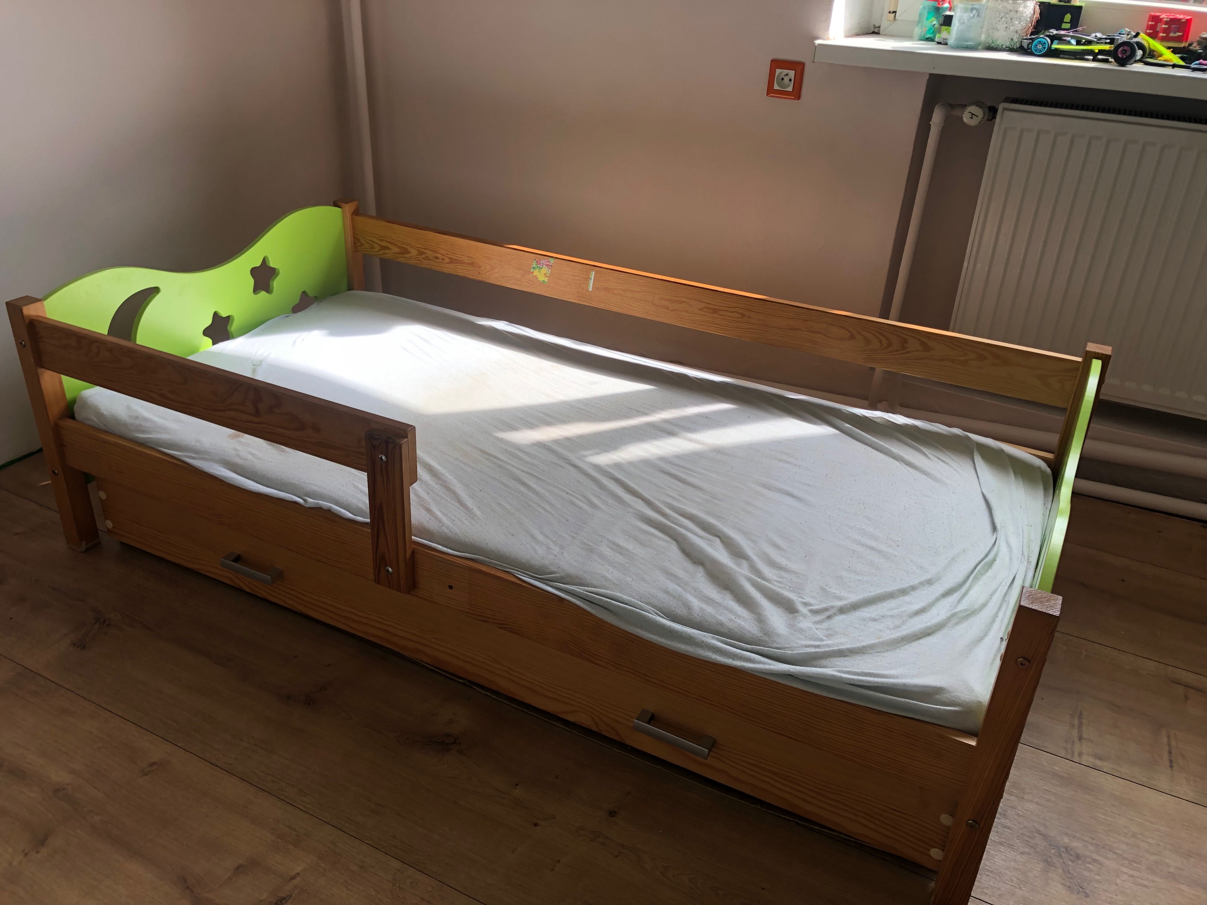 Łóżko dziecięce z materacem