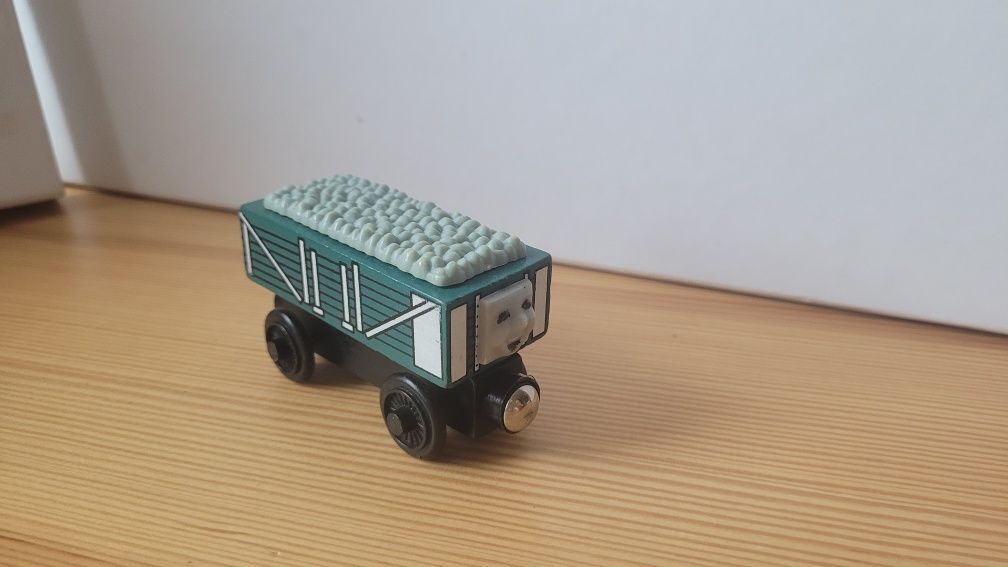 Tomek i przyjaciele, Nieznośny wagon, Rickety, drewniany