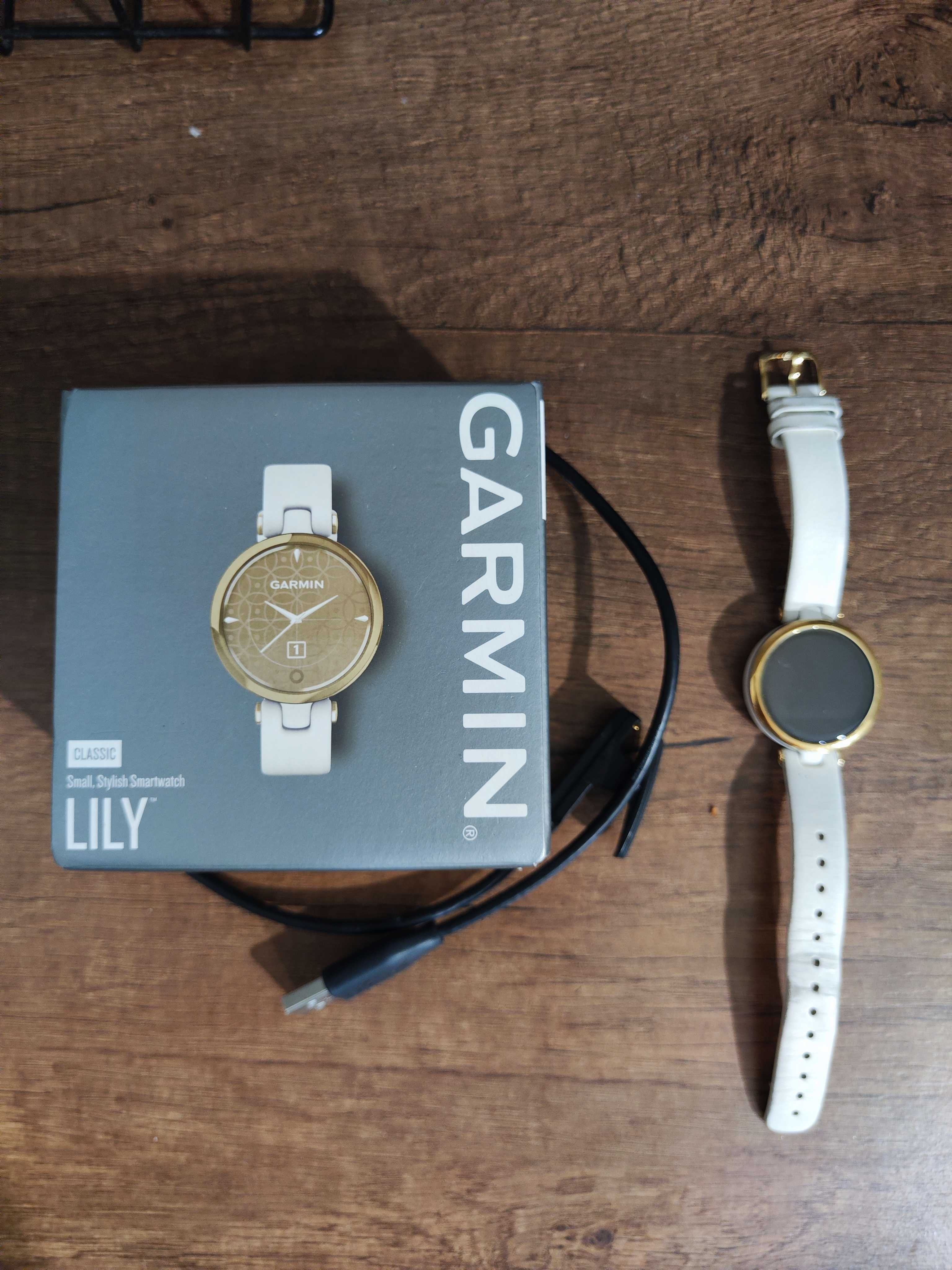 Часи смарт, годинник, фітнес-браслет Garmin Lily Classic