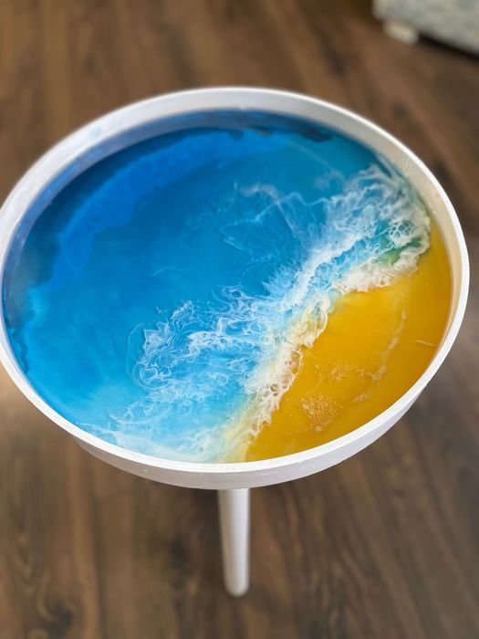 Столик з епоксидної смоли