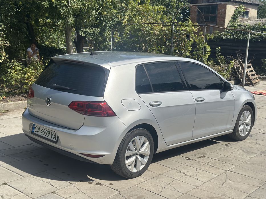 Продам VW е-гольф 2016