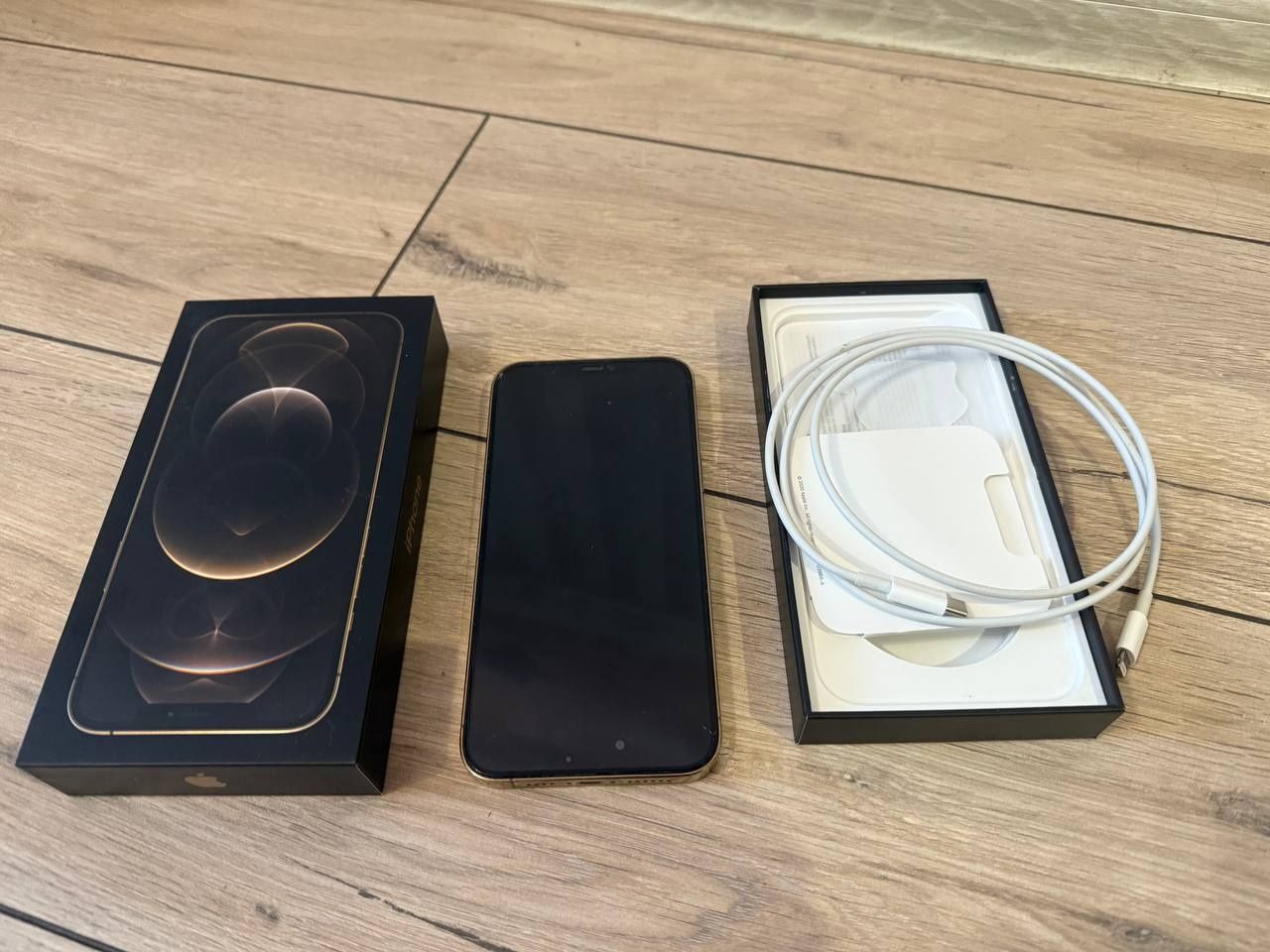 Продам IPhone 12 pro max 256