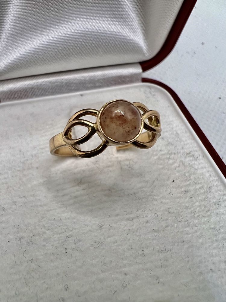 Złoty pierścionek 585 z kwarcem różowym