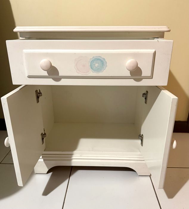 Mesa de cabeceira infantil