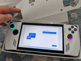Портативний ігровий пристрій Asus ROG Ally Z1 Extreme на гарантії