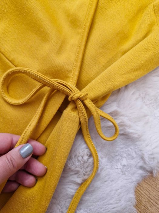 Żółta musztardowa sukienka kopertowa mini Gate XS