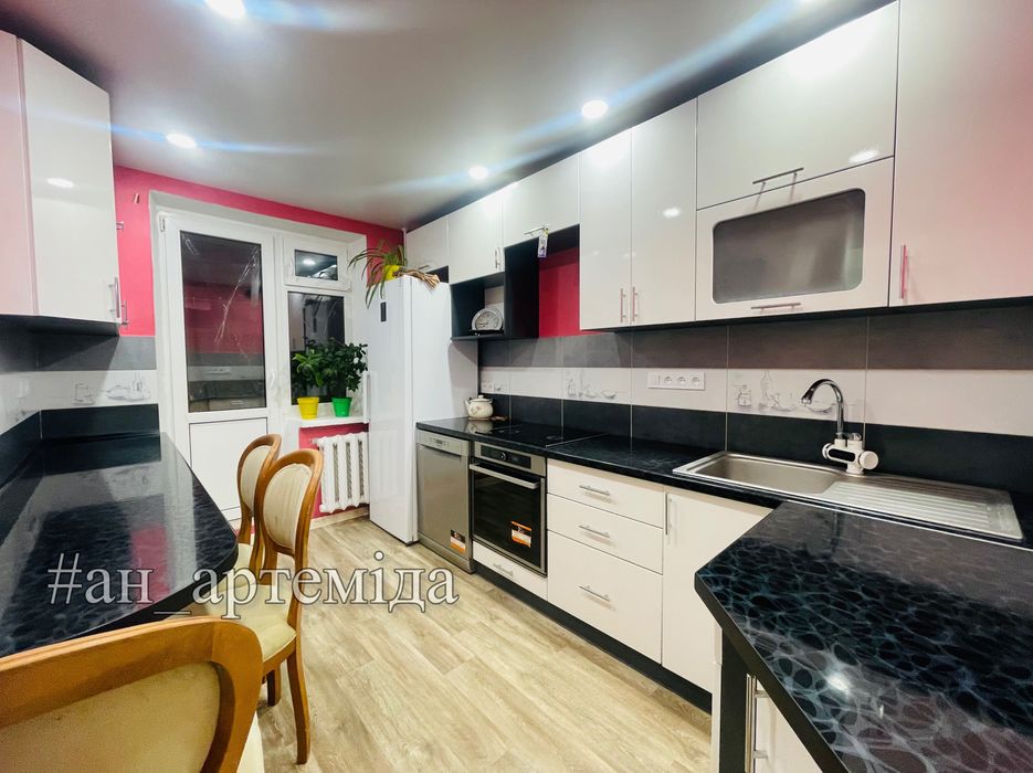 Продам 3-х к. квартиру Робоча Каверина