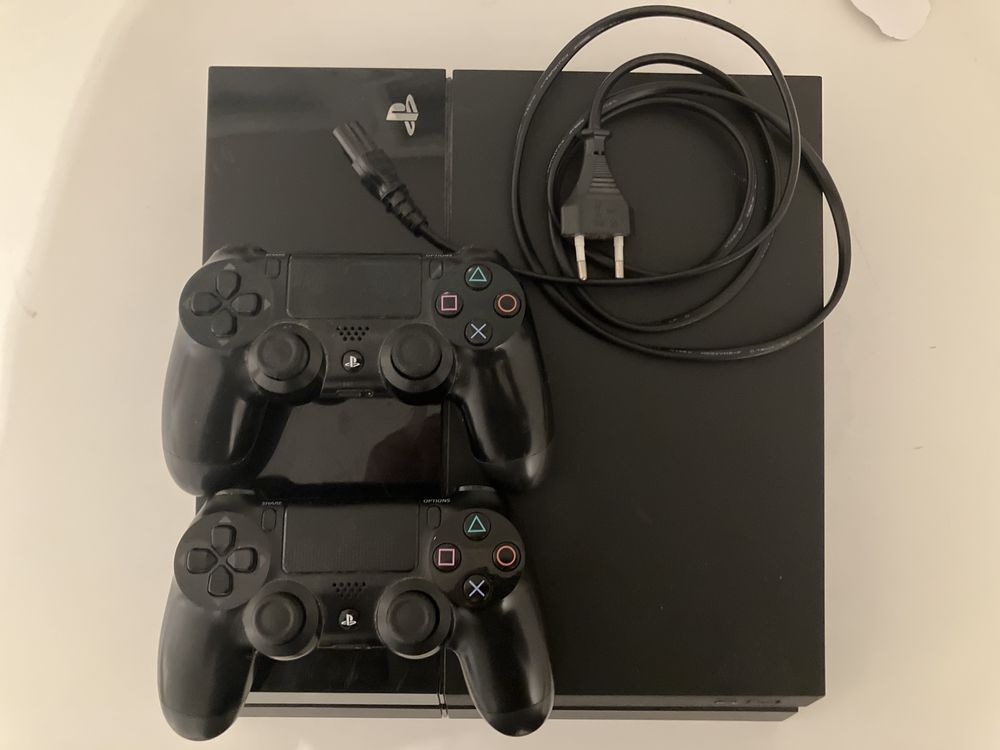 PlayStation 4 Sony 500 GB + 2 comandos