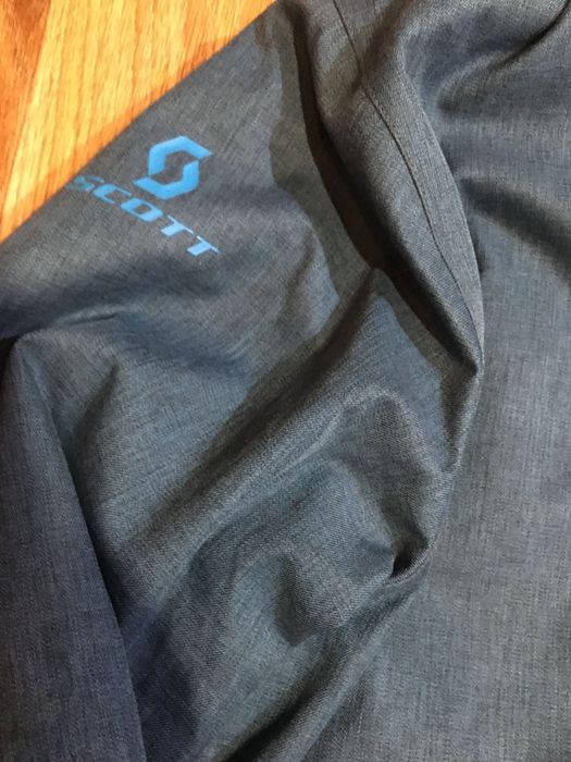 Продам б/у лижи/сноуборд куртку Scott