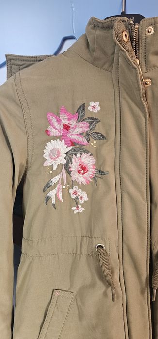 Parka z pięknymi haftami od H&M