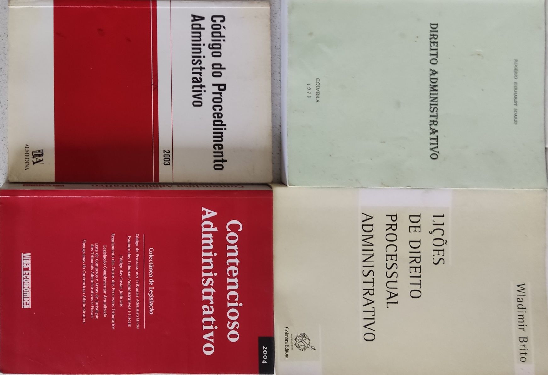 Códigos/Livros de direito