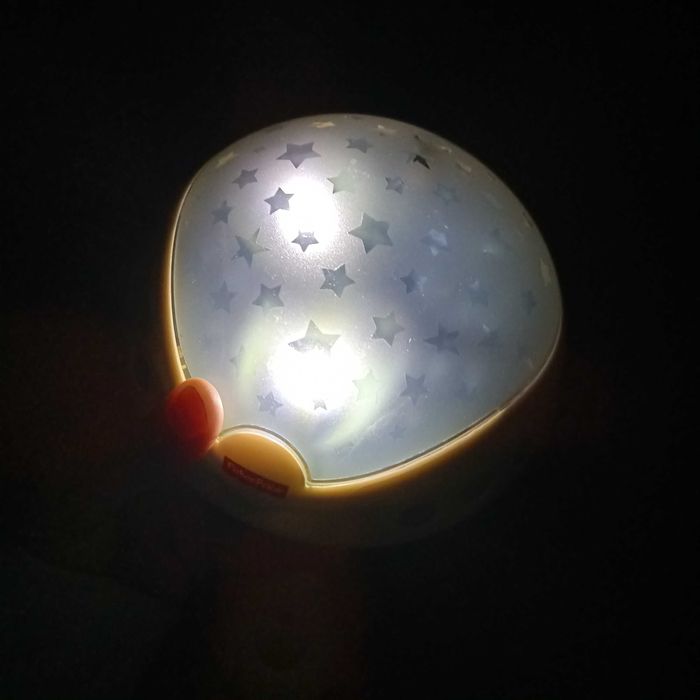 Karuzela lozeczkowa Fisher Price z projektorem i tanczacymi misiami