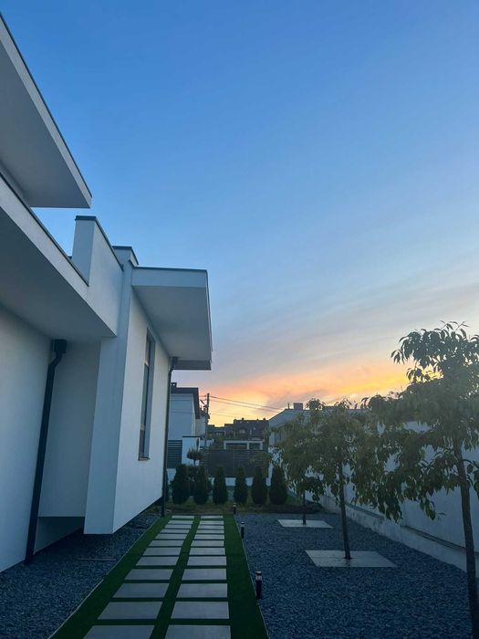 Продаж сучасного будинку в с. Солонка з ландшафтним дизайном