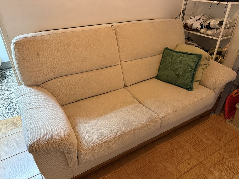 Sofa cama bege sem defeito