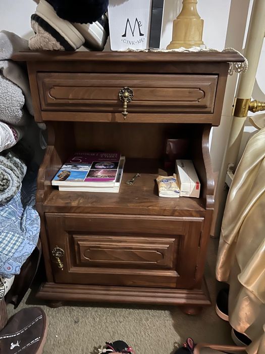 Conjunto quarto completo – cama, cómoda e mesas de cabeceira