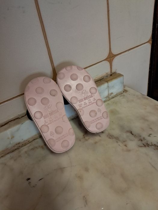 Sapatos/borracha de bebé rosa