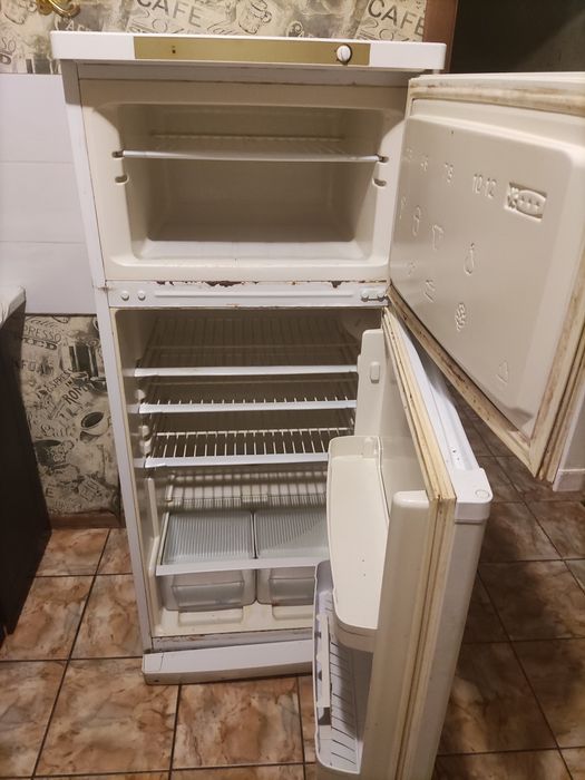 Отдам бесплатно стиральную машину и холодильник