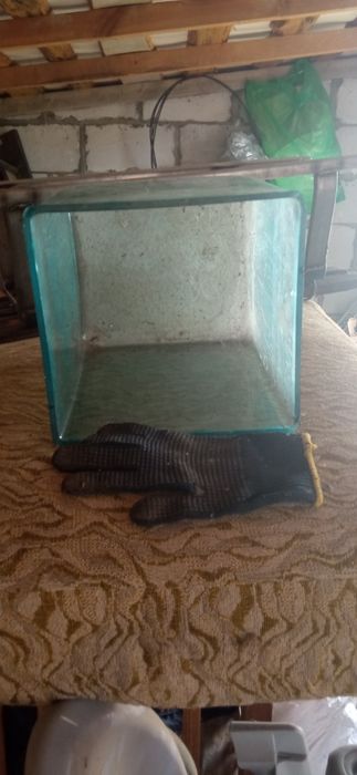 Продам аквариум,терариум,емкость для малька