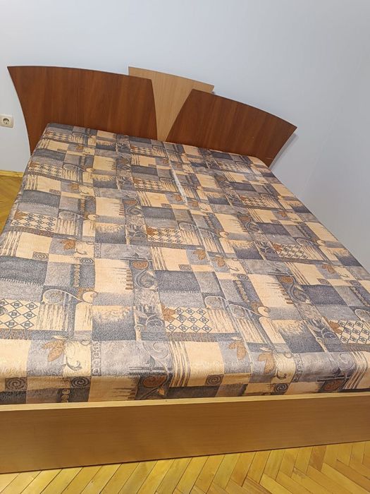 Двоспальне ліжко