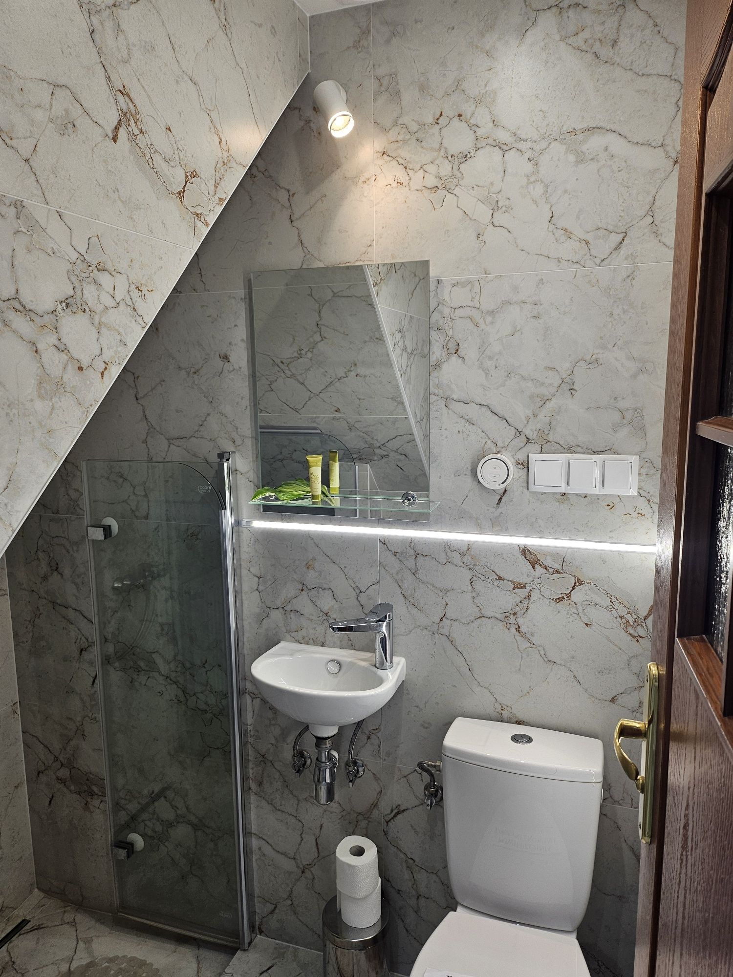Dwu pokojowy apartament z kuchnią i łazienką ul. Ojcowska