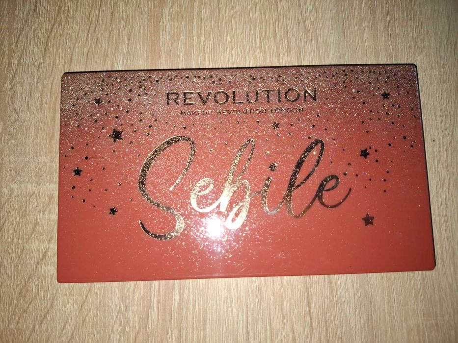 Paleta cieni Hean / Revolution