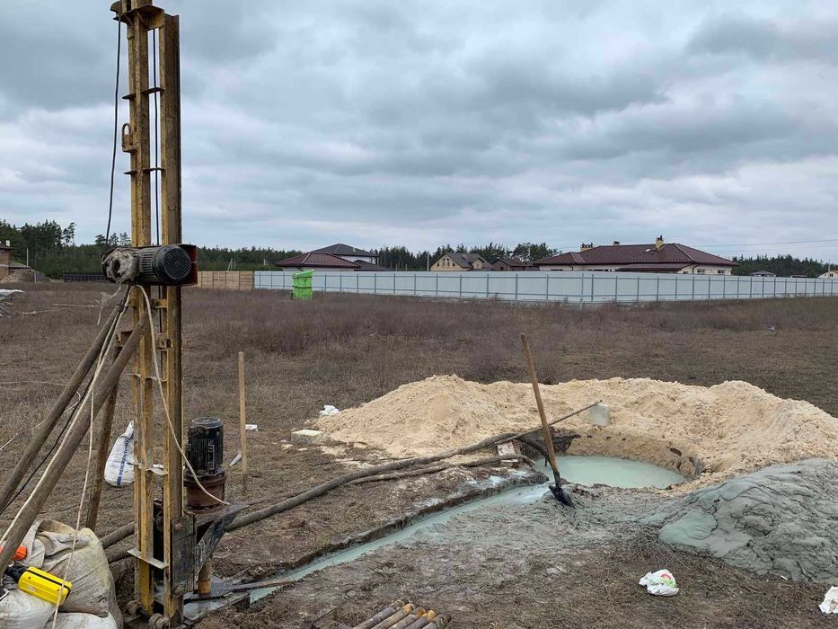 Буріння свердловин під ключ Українка. Монтаж обладнання. Бурение