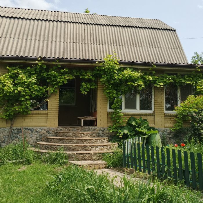 Продаю шикарный 2х этажный коттедж в живописном р-не г Мерефа