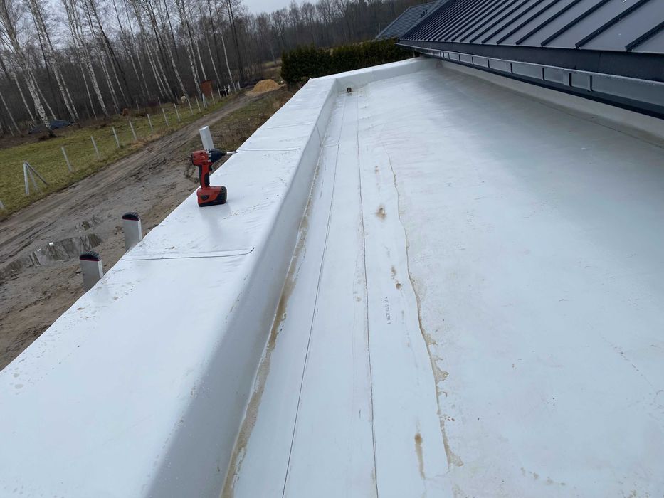 Dachy płaskie Hydroizolacja Tarasy Balkony Obróbka blacharska Membrana