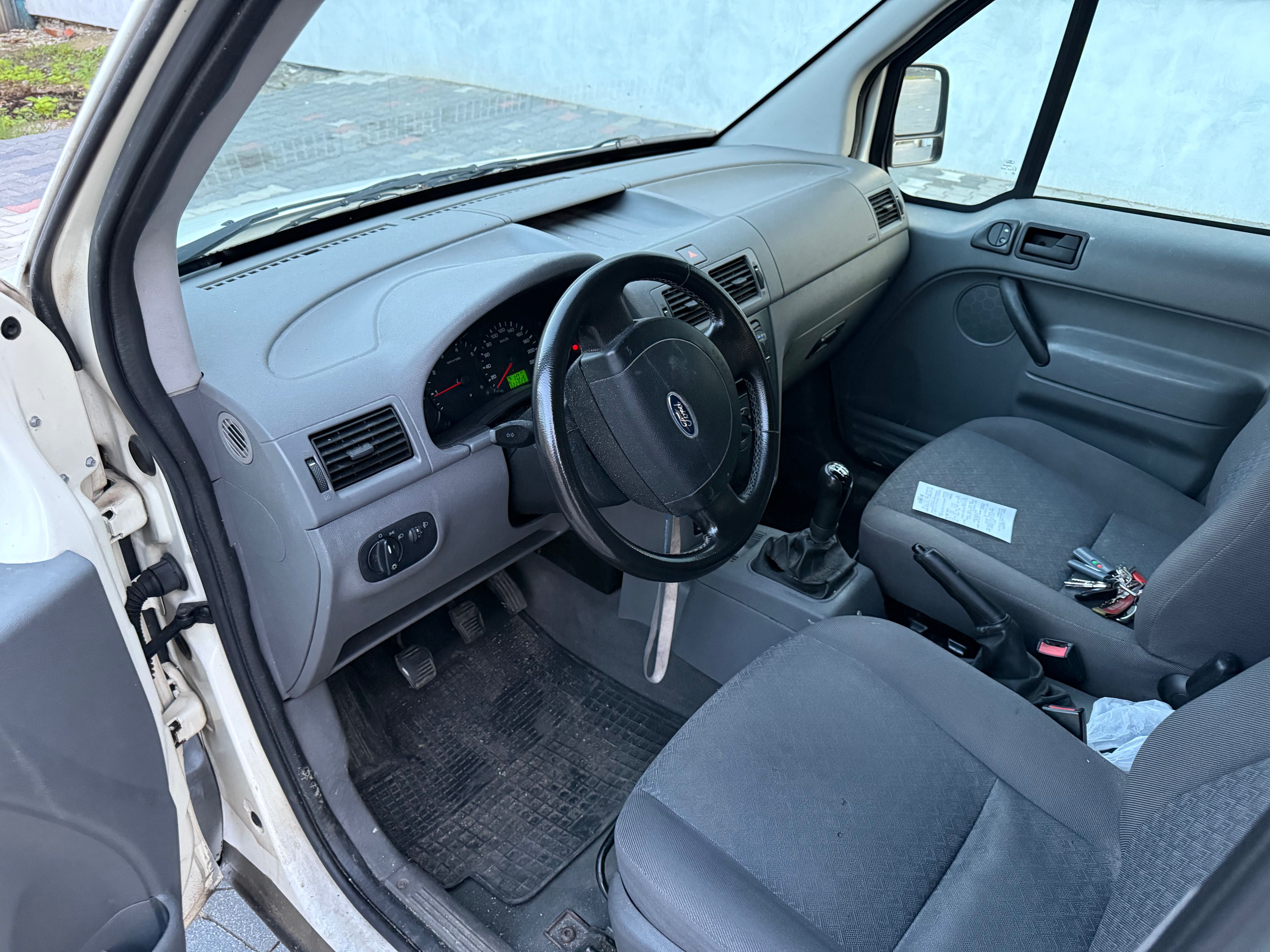 Ford transit Connect w bdb stanie.