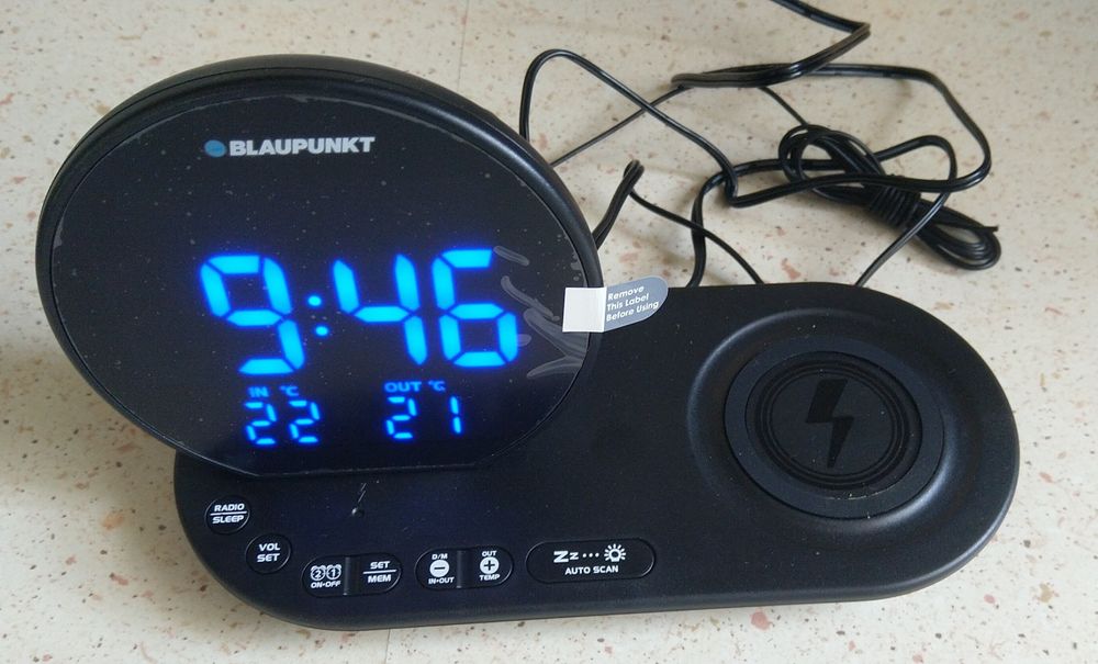 Radio budzik Blaupunkt z ładowarką i termometrem