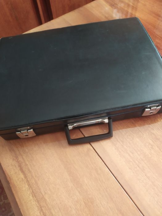 Чемодан дипломат чорний