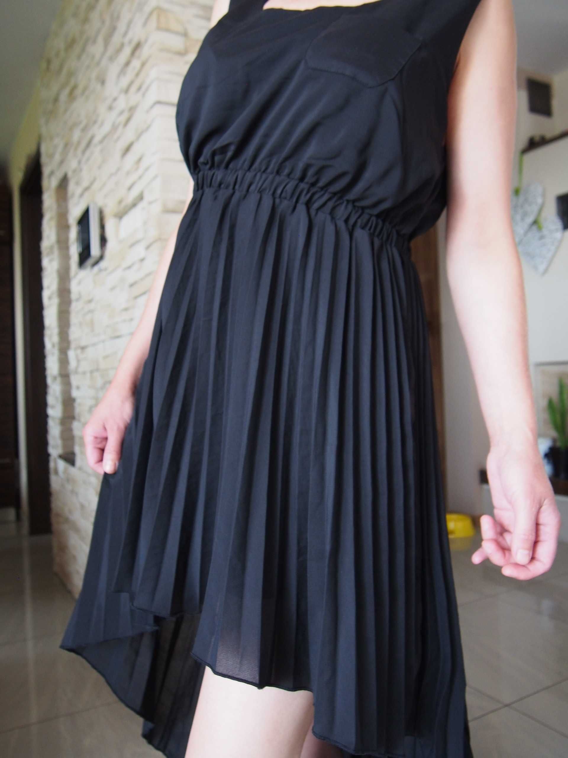 Sukienka czarna XL/42 plisowana