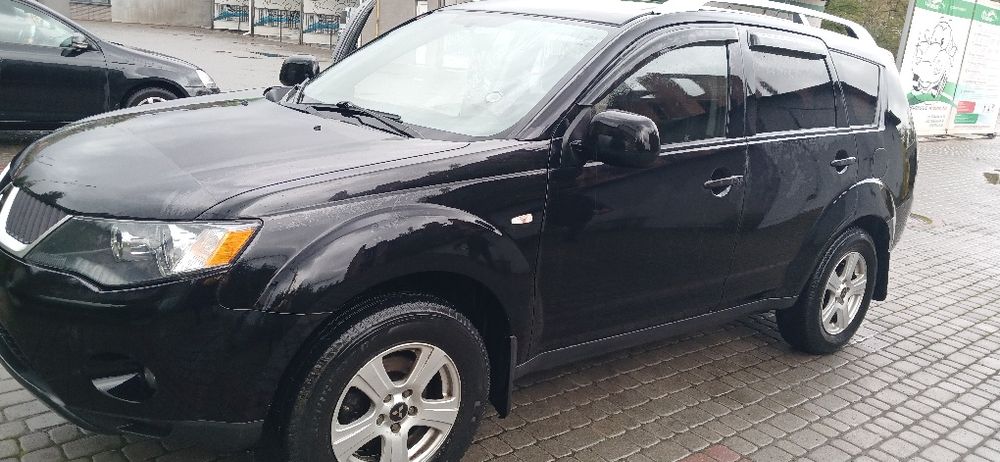 Продається Mitsubishi Outlander 2006 року.