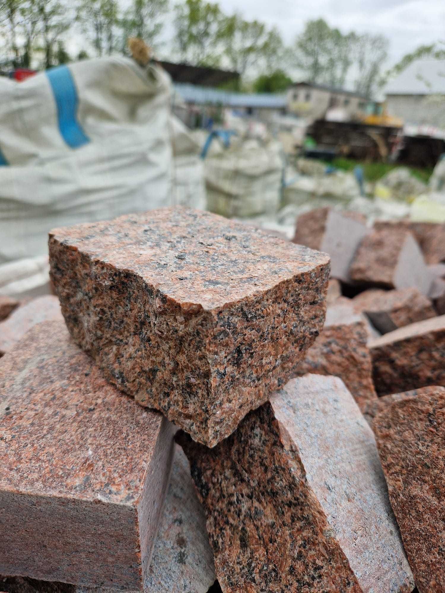 Kostka 8x6(h) lub 4x6(h) granit VANGA,cięto łupana Granit ZEN Morawa