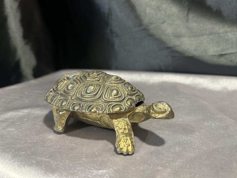 Figurka Żółwia z Mosiądzu Zamykana Szkatułka lub Popielniczka