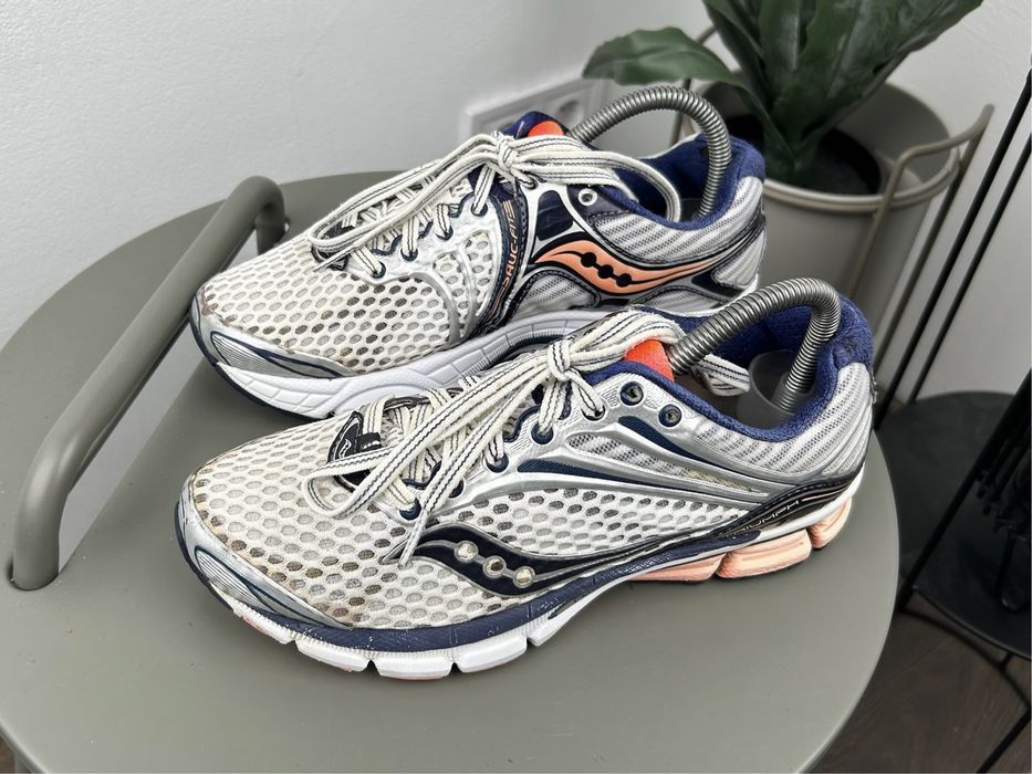 Оригінал! Кросівки Saucony Triumph 37.5 розмір MM782