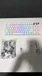 Teclado mecânico branco RGB com ecra
